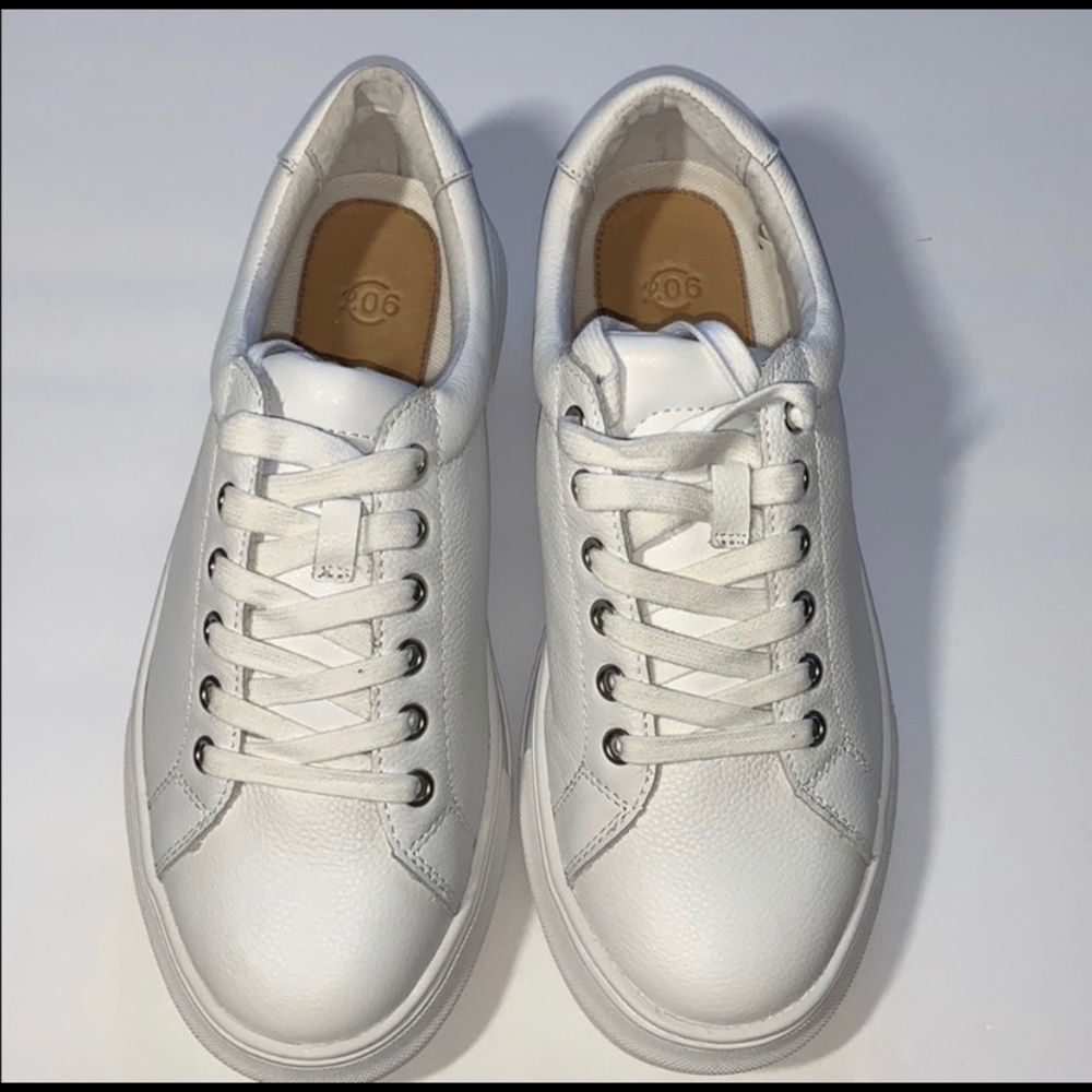 Brand New Mens size 9 plain white sneakers